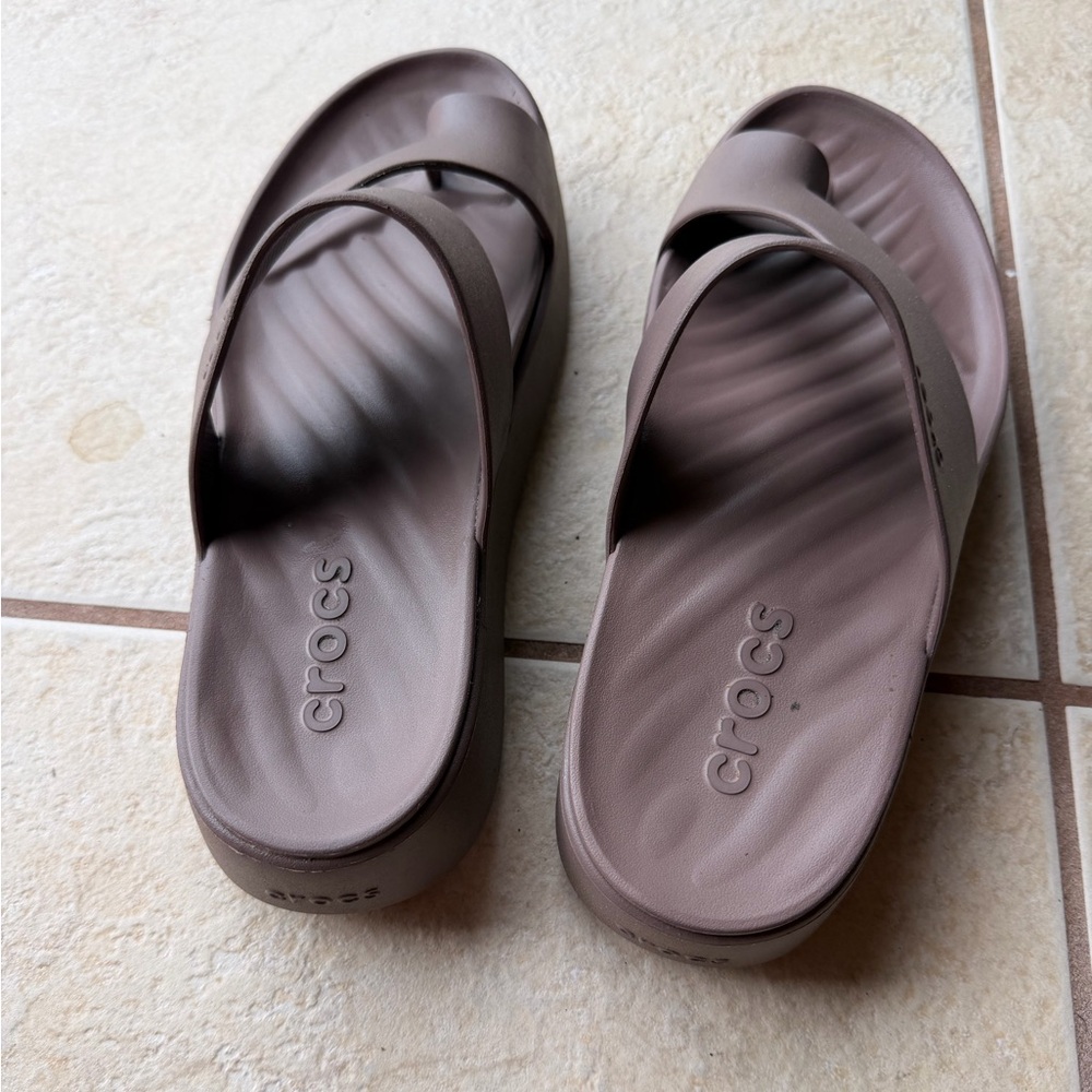 Crocs Getaway Platform Toe Loop in Truffle- Women… - image 6